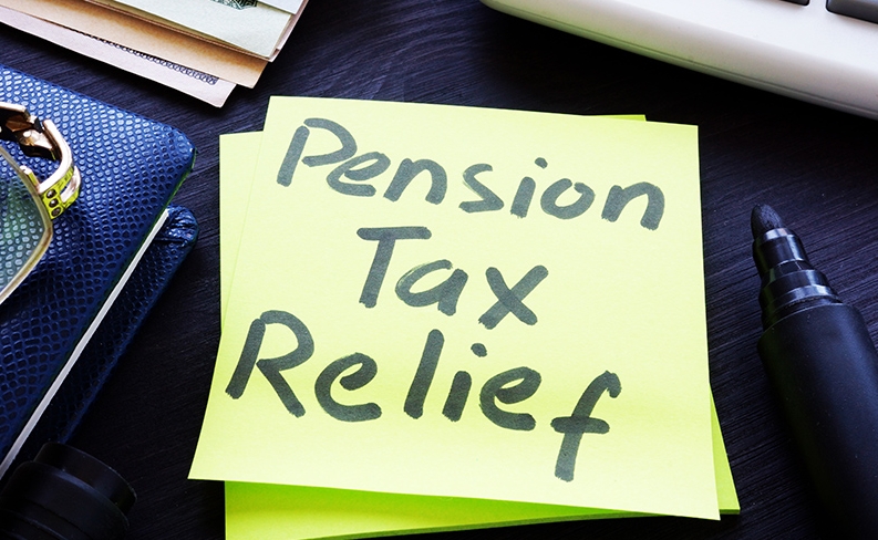 PENSION TAX RELIEF 라고 적혀있는 포스트잇 사진