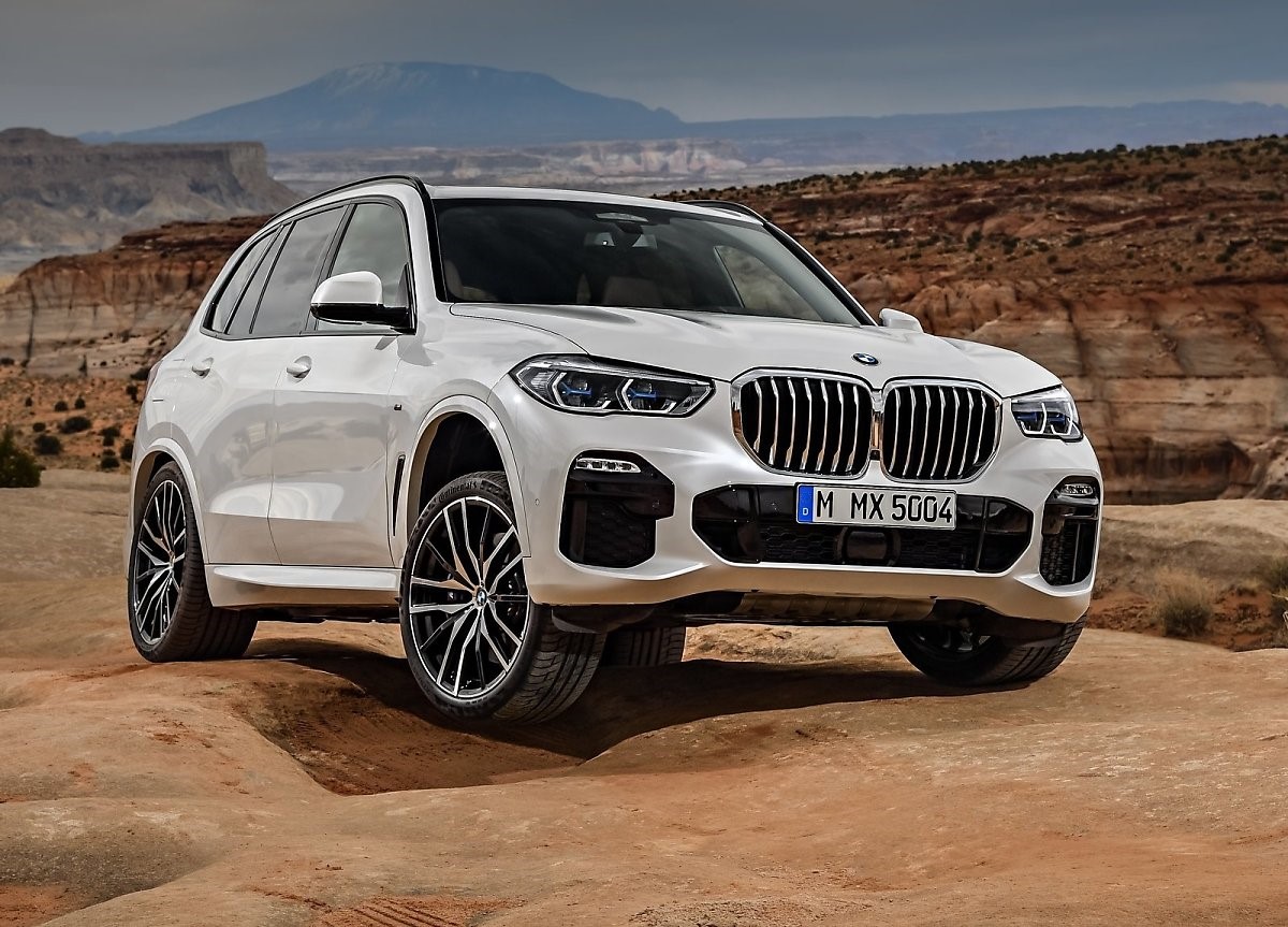 'BMW X5'의 차체 사진. 티구안의 차량 가격 하락은, 연식과 시간의 경과로 인한 가격 하락으로 보여진다.