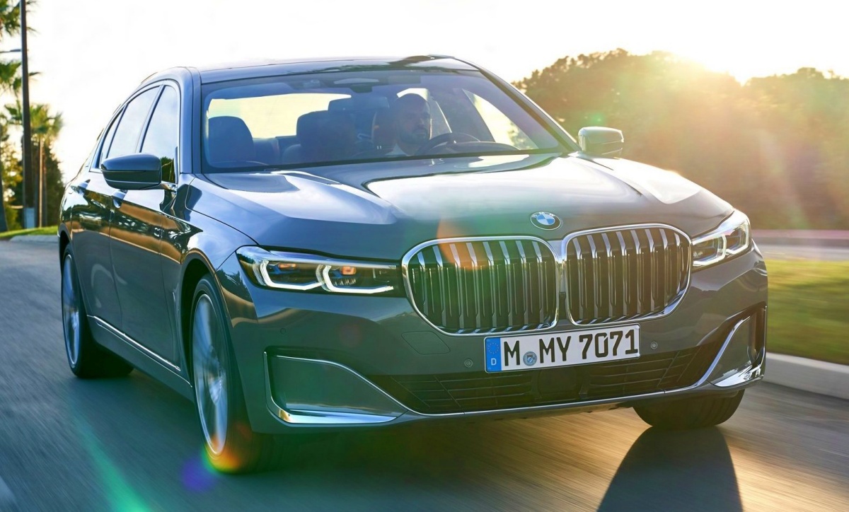 'BMW 7시리즈'는 오랜 기간 밀렸지만, 많은 노력으로 높은 평가를 받고 있음.