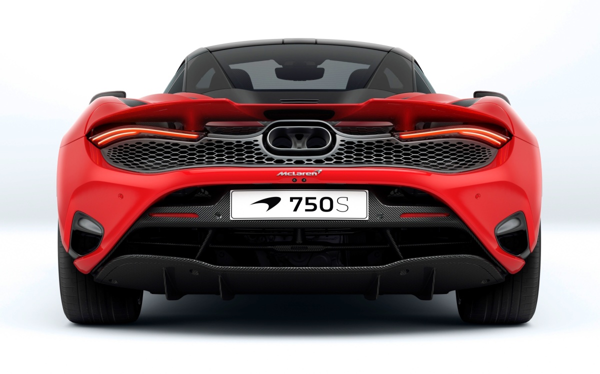 '맥라렌 750S'의 '최대토크'는 '81.6kg·m'임. 'V8 4.0L 엔진'에 '터보를 결합'해 '80이 넘는 토크 수치'를 기록.