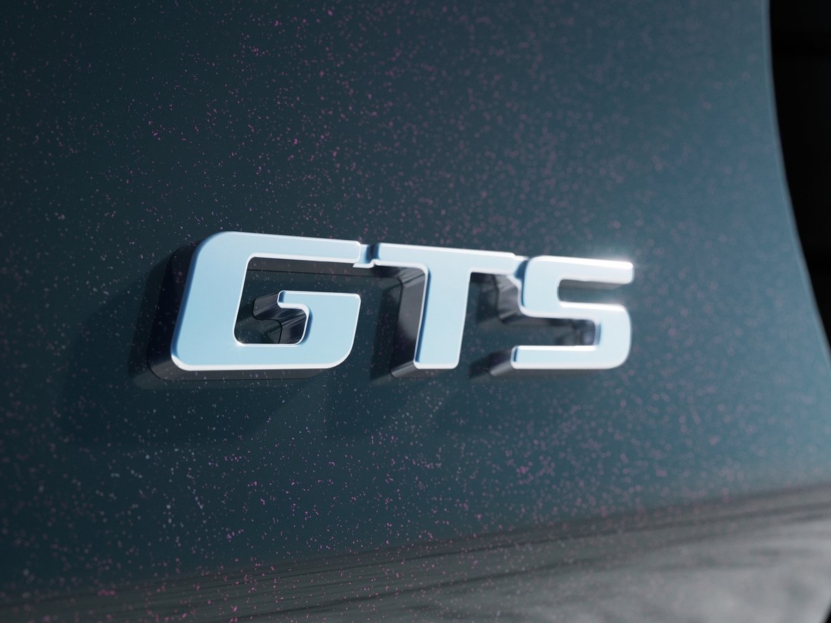 어두운 색상을 바탕으로 '맥라렌' 차체에 'GTS'로고가 새겨져 있다.