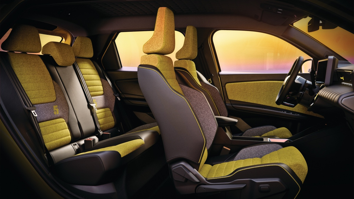르노 5 E-테크 '차량 내부'에 4인석 좌석 이미지이다.