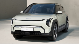 기아 EV3 흰색 차량 '정면' 이미지이다. 
