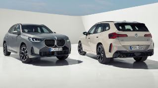 왼쪽 BMW X3 회색차량과 오른쪽 'BMW X3'  흰색차량 이미지이다.