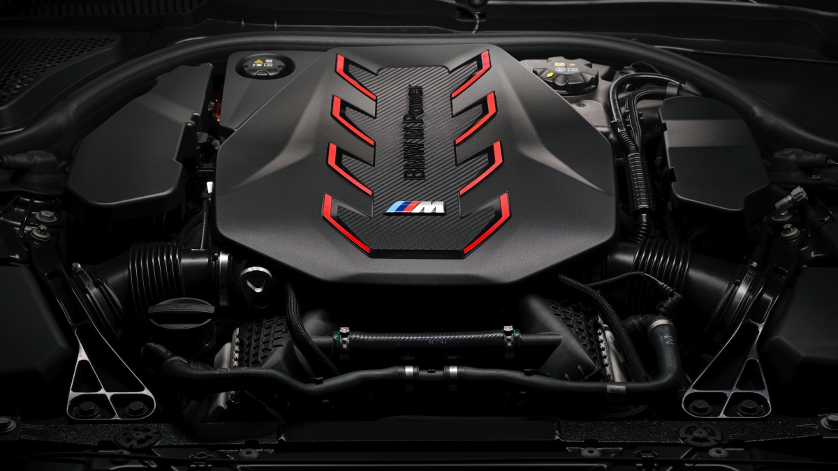 BMW M5의 '엔진' 이미지이다.