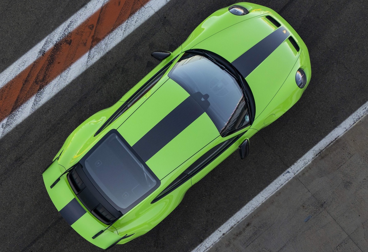 연두색 포르쉐 911 GT3의 '윗면' 사진이다.