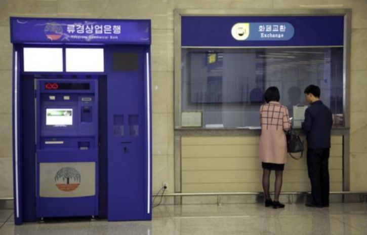 평양 '류경상업은행'의 'ATM' 사진이다.