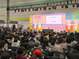 2025서울국제불교박람회 담다토크에서 스님의 말씀을 경청하는 참가자들의 모습이다.