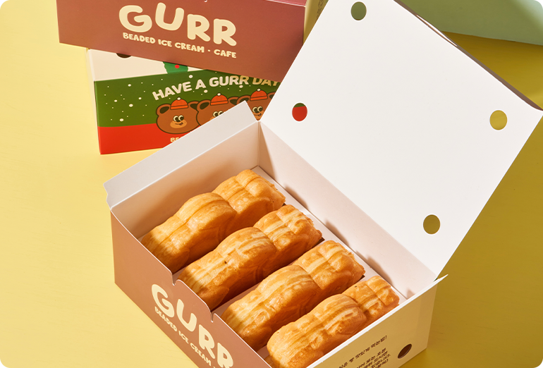 박스 안에 담겨있는 구르르 곰돌이빵 사진이다.