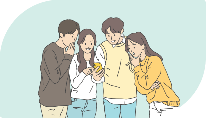 청년 주택드림 청약통장 가입 화면을 보고 있는 청년들의 모습이다.